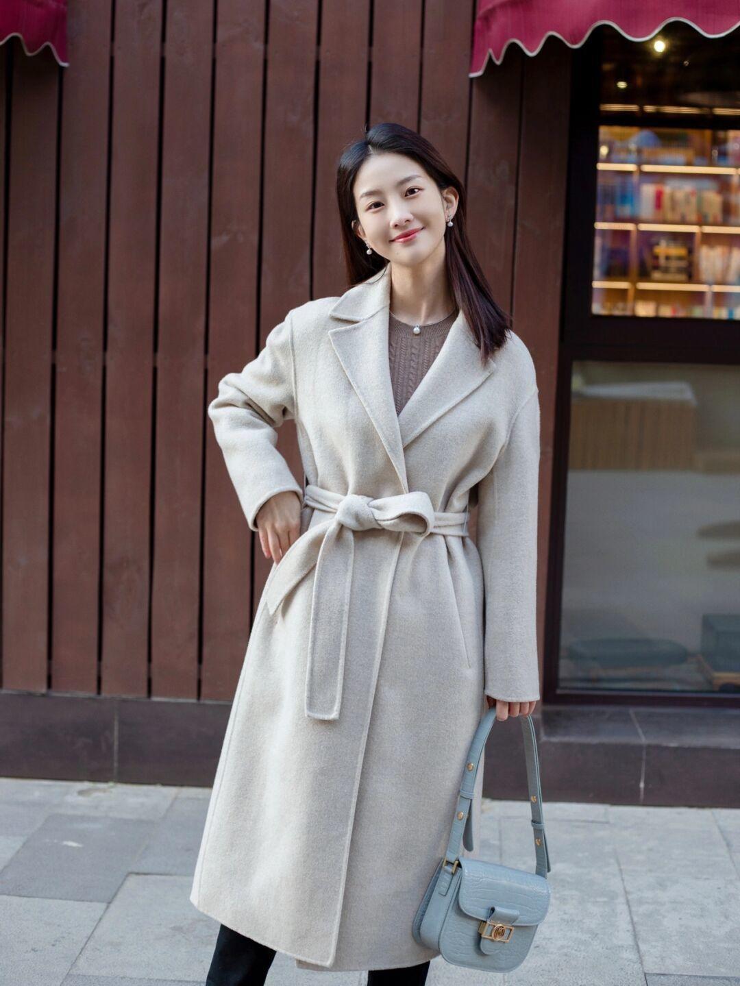 搭配 这才是优雅女人该有的“大衣”搭配,超显气质,简约不挑人