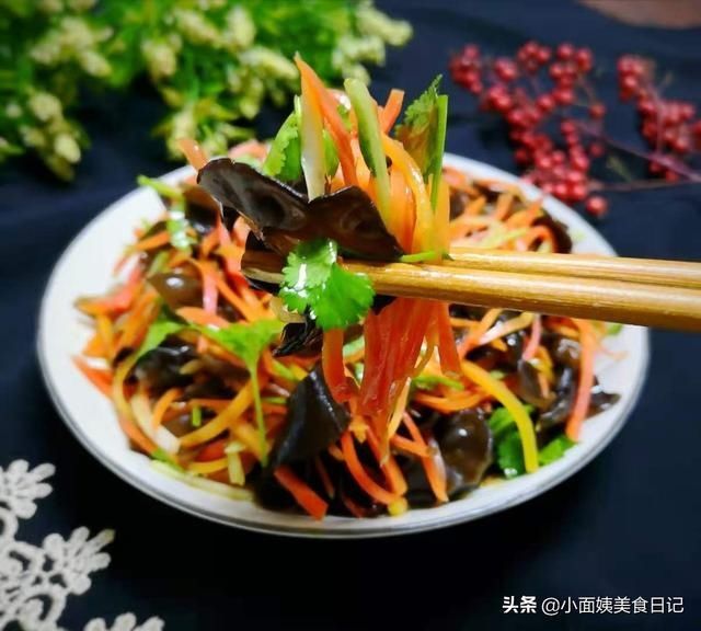 元旦菜单：4凉、6热、1汤、1甜点、2主食，早准备待客不发愁