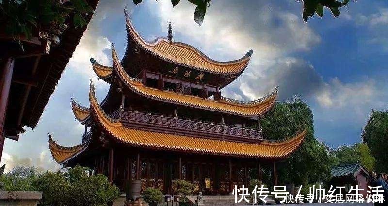 孤舟$晚年杜甫登楼写诗,其中一句雄跨古今,气压百代,千百年无人超越