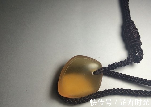 青鱼石|农村小伙钓鱼钓到二十多斤大鱼，杀鱼时在体内发现了...