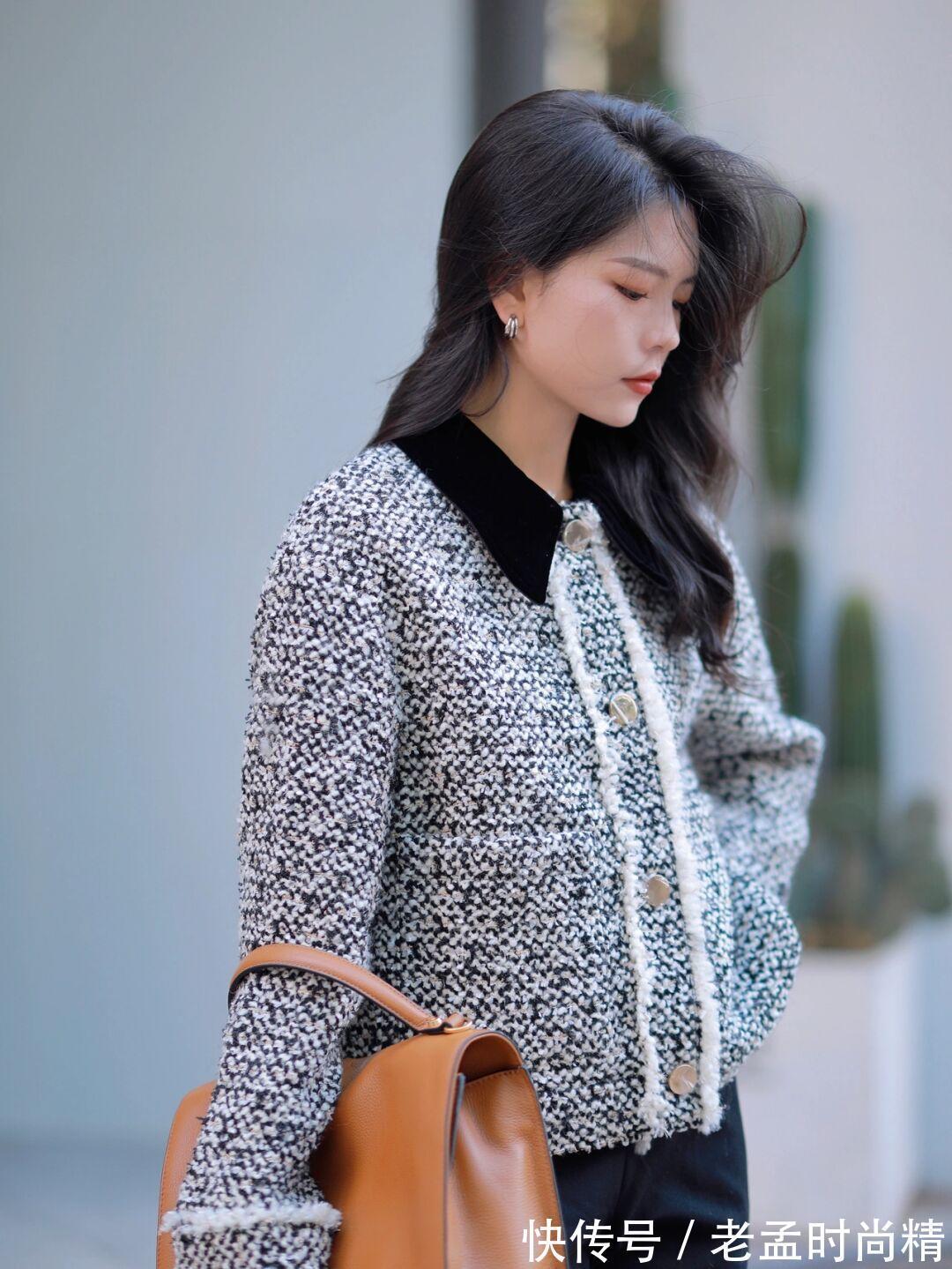 搭配|秋天精选:时尚博主小姐姐演绎针织连衣长裙+打底衫,优雅与个性