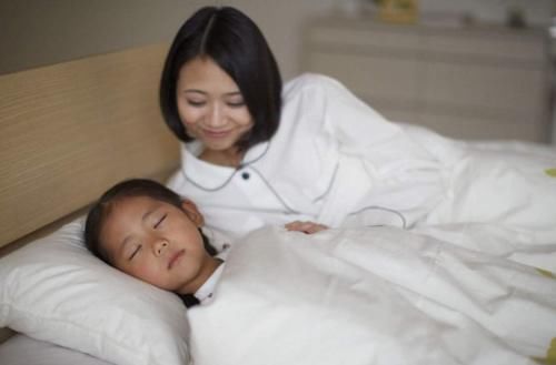 为什么你有“小翅膀”？女儿洗澡时问妈妈，妈妈这样解释