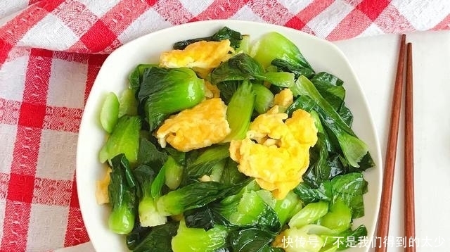 早春时节,饮食“多素少肉”,常吃这3道家常菜,清淡鲜美又润燥