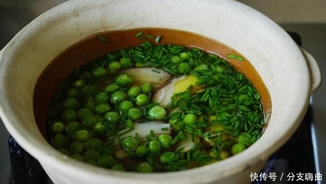 米饭这么吃最香!荤素一锅端,不想吃饭的人都馋了