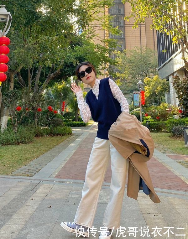 40岁女人怎样穿才时尚？针织马甲当外套，减龄又实用又好穿