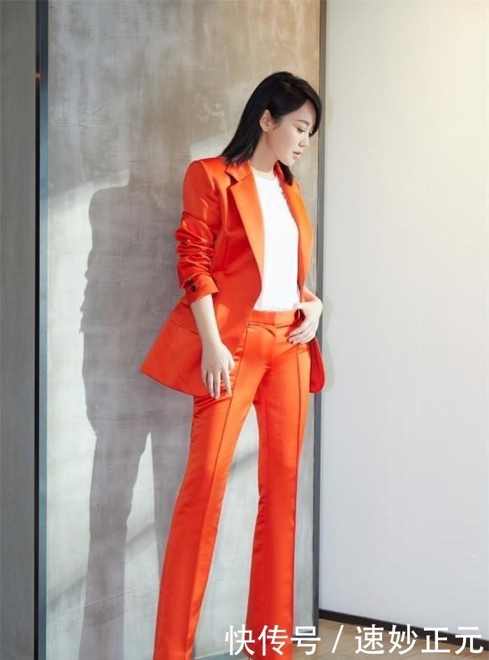 女人味 50岁左右的女人,发型不要留羊毛卷和黑长直,这些更洋气