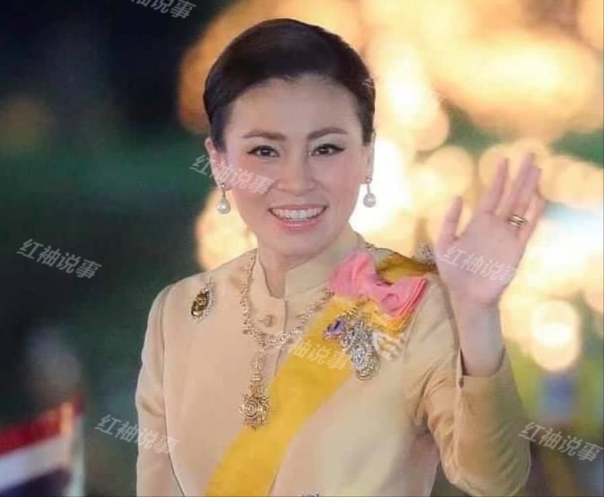 苏提达王后|泰国宫斗现场直播中:35岁诗妮娜瘪嘴挑衅,对苏提达王后大不敬