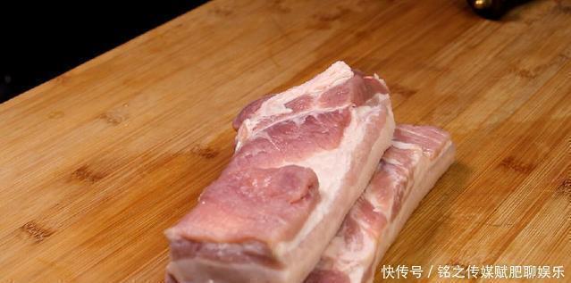 冰箱拿出来的冻肉,万万不要用水泡!教你一招,吃起来跟鲜肉一样