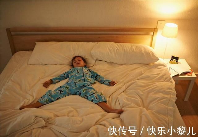 宝妈|入秋后,晚上热也别让孩子这么睡!不舒服还易着凉,难怪会生病