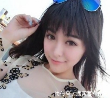 |搞笑段子:嘴馋去超市买棒棒糖,随手拔了一根就往嘴里塞