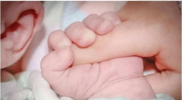 白爸爸|爸爸姓“白”,给儿子取的名字,家长会点名时,老师笑了出来