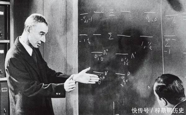 奥本海默|二战美国投下原子弹后，盟国士兵在欢呼，而一位科学家却哭了