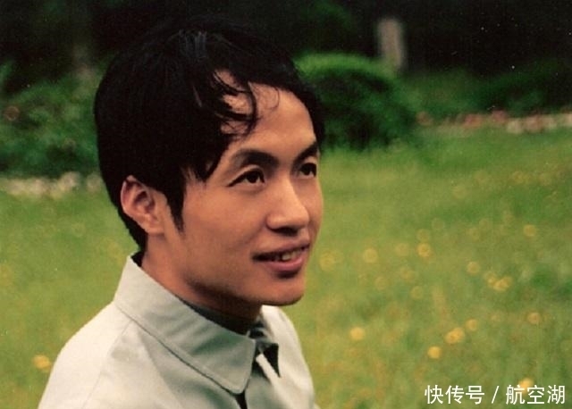 顾城|诗人顾城:才华横溢却深陷三人感情生活,最后杀妻自缢酿成悲剧