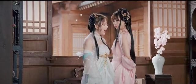 逆水寒OL|王奕萌Cos逆水寒OL翻车,手臂粗壮下巴明显,被调侃 “出肉装”