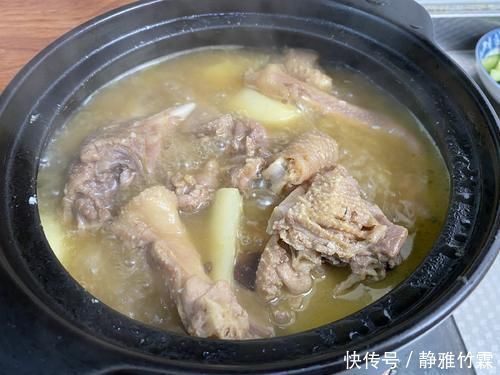 炖鸡时,有人焯水有人直接炖,都不对,教你正确做法,比饭店还香