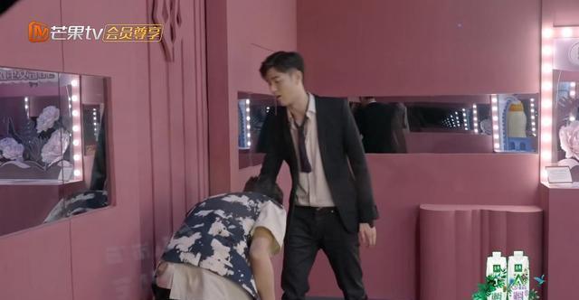 《哥哥》：一開始以為是看哥哥們答題，看完后才發(fā)現(xiàn)原來主角是門