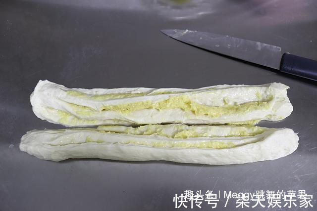 早餐|面包没出炉就满屋飘蒜香,早餐零食不愁了,没菜没酱手撕吃一个