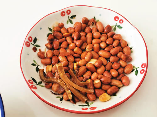 70后夫妻晒午餐,4菜1汤好吃不贵,网友:这才是家的味道