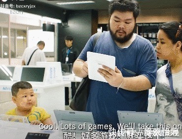 手机|爸妈带孩子买平板,服务员:请7年后来取货!孩子的眼神让人深思