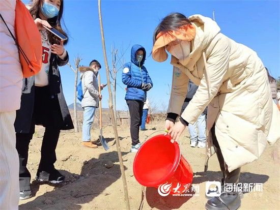 淄博市市直机关开展“共植一棵树 青春齐奋进”春季植树暨青年联谊活动