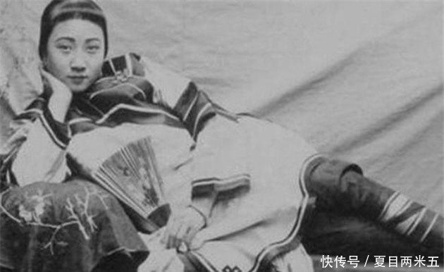 照片|晚清女子照片:图三是多才多艺的青楼歌妓,图四女子美艳不可方物