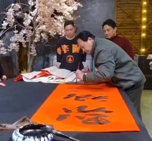 书法@唐国强书法进步明显,价格高达8万一平尺,笔墨骨力柔软变化大