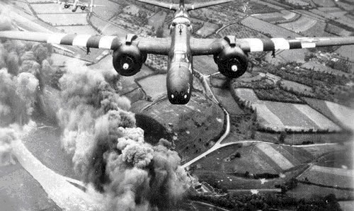 伞兵|凭实力装死:二战伞兵跳伞失误被挂教堂上,没想到一挂就是76年