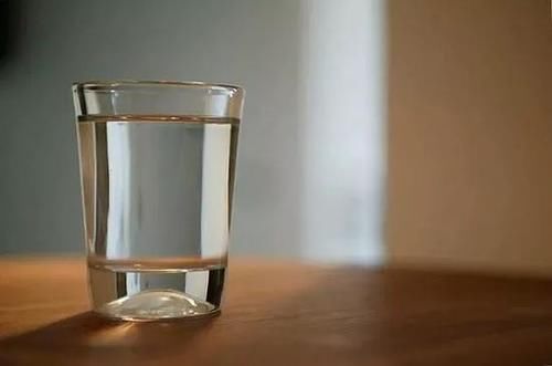 高血压病|高血压不能喝浓茶?医生提醒:要想稳定血压,2种水建议少喝