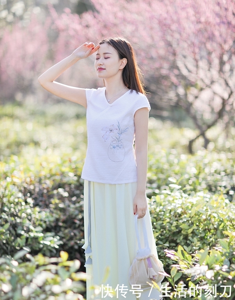 中国风上衣+半裙,美的很高级!