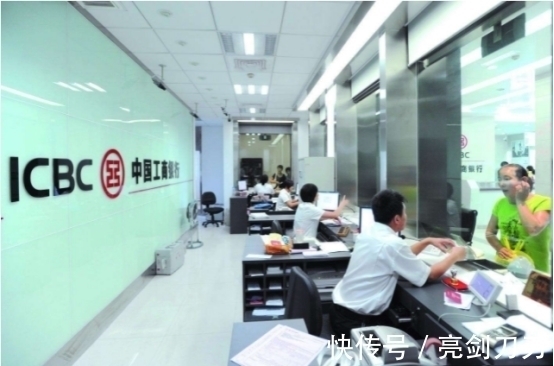 贬值|存款50万但没房,有房却没存款,两者谁的日子过得更潇洒?