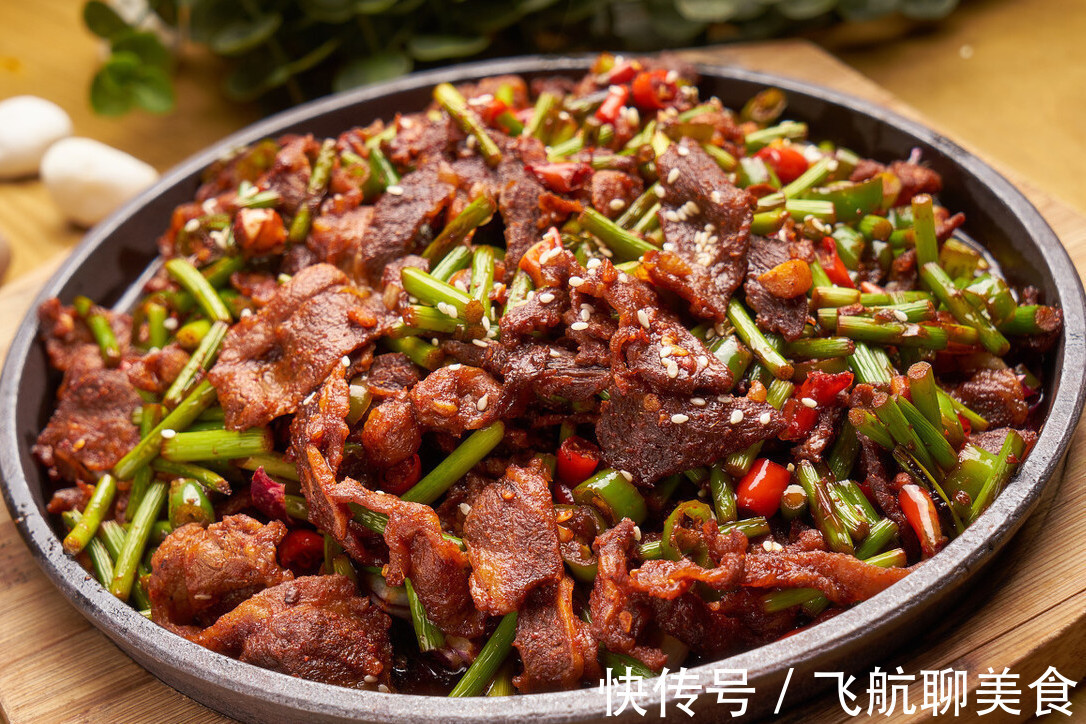干辣椒|炒牛肉时,别再用生粉腌制了,教你一招,牛肉炒得又嫩又好吃