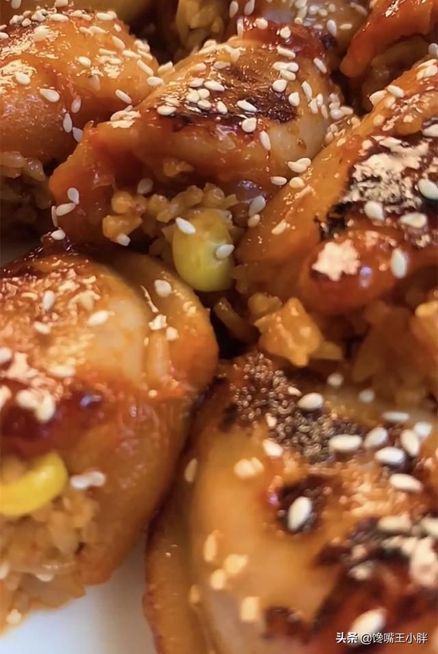 酥脆甜香的外皮,香糯的米饭和蔬菜,搭配着奥尔良味道,满嘴留香