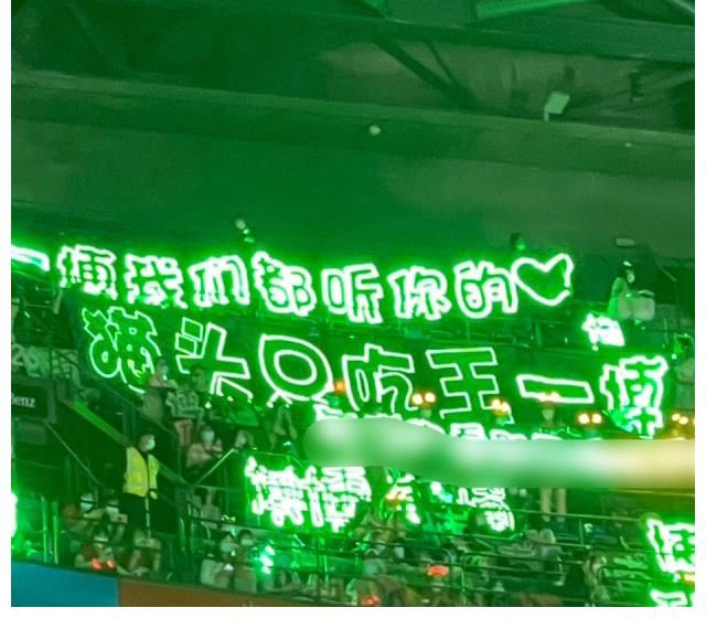 王一博和粉丝的双向奔赴王一博绿海小合集…