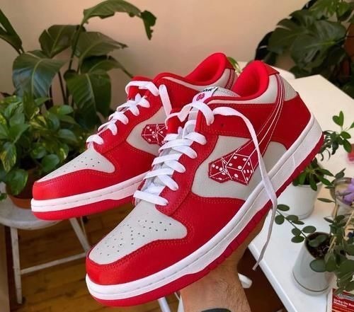 发售价 把RO和芝加哥“抄”成一双鞋的行业里,Drake也是消费者