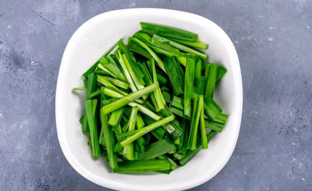 立春后少吃2味，多吃5菜喝1茶，平抑肝火，营养高，价格也不贵