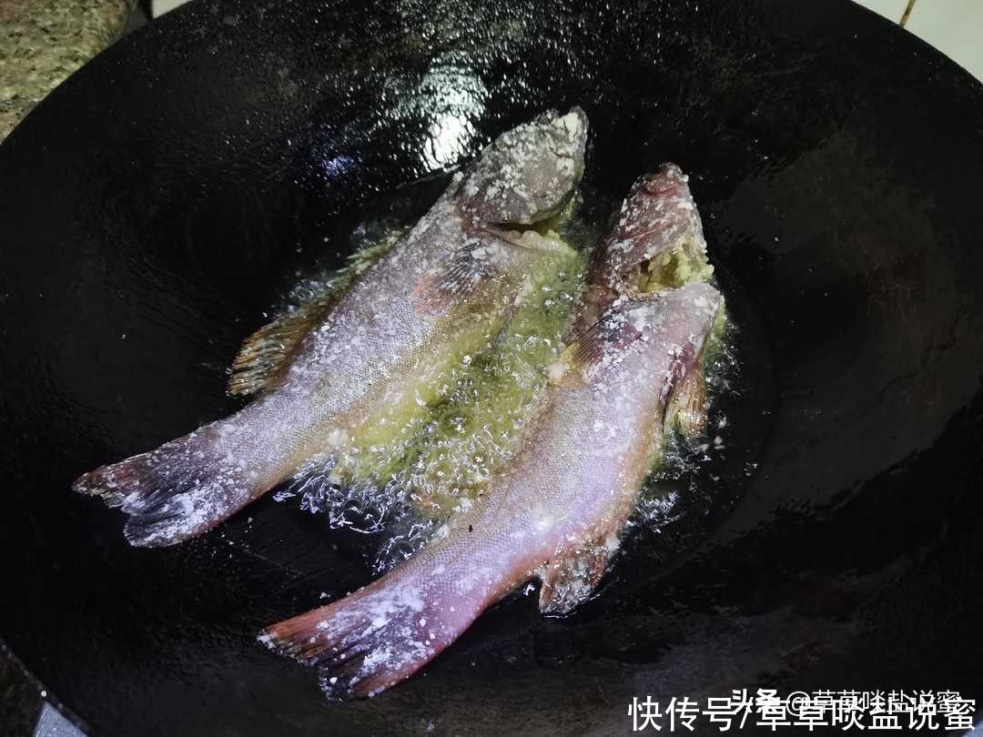 茶香过鱼，淡淡茶味，不油不腻；茶叶炸酥，香香脆脆，满嘴回甘