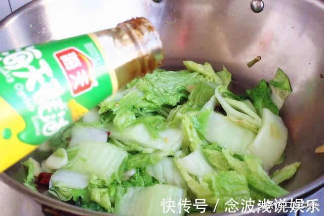 白菜|才知道,白菜炖豆腐一直都做错了,教您新做法,上桌汤汁都不剩