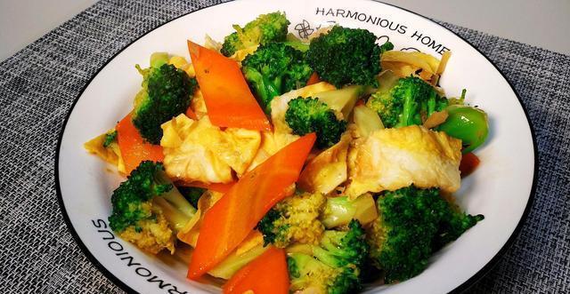 医生|隔夜菜，不能吃了？医生同学：除了这3种，其它的或许能放心吃