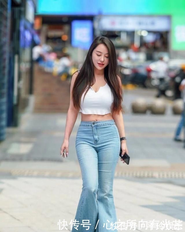 吊带 打底裤的简单穿搭,突出了时尚感和品质感,值得借鉴