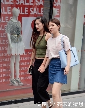 搭配|街拍:你和闺蜜逛街,一定要搭配一下,这不是有心机
