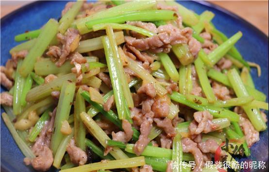 年夜饭分享：芹菜好吃有诀窍，招待客有面子，一次一大盘不够吃