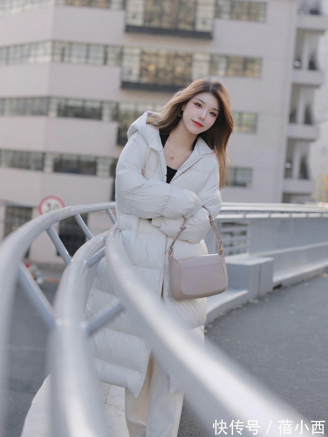 不时之需|2021冬季流行“长款羽绒服”,在这3款里选就OK,保暖简约又高级