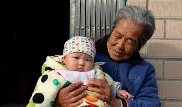 宝妈|孩子啥时候可以开始吃盐？是否越晚越好？儿科医生：家长都做错了