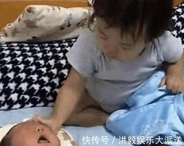 大宝|2岁姐姐被3个月大弟弟吵醒,一看妈妈不在,姐姐做法太有爱了