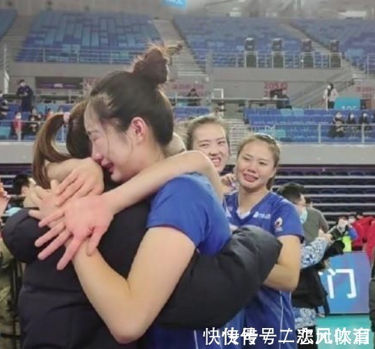 江苏女排|李盈莹注意了!曾因为垫脚致6人受伤,这一行为不改,将成大患