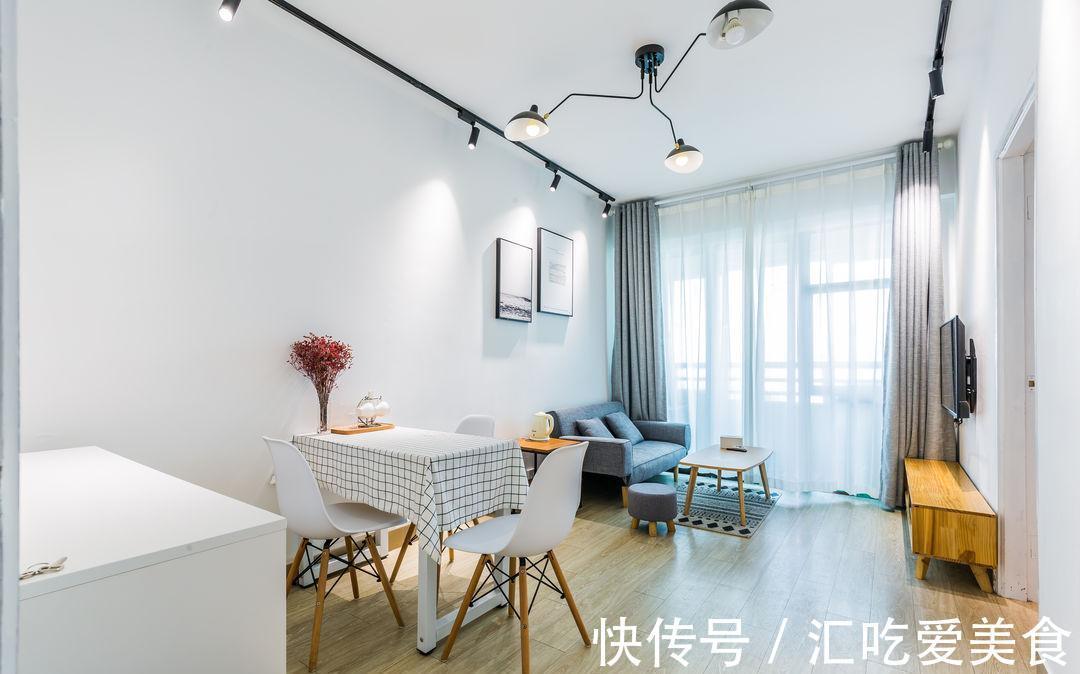 簡約風|他的簡約風一居,清新通透又寬敞,廚房規劃在陽臺里,小巧又實用