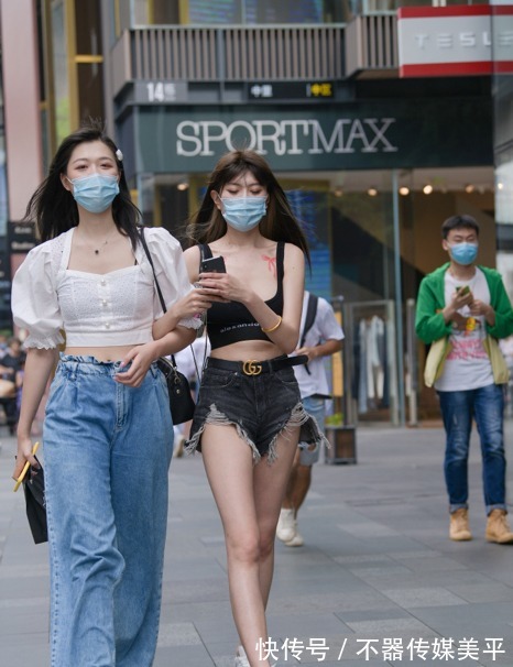 穿搭|怎么成为街上的甜酷女孩?看完小姐姐的穿搭,一下子就明白了!