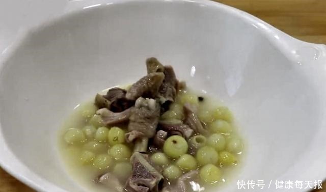 入秋后,多喝此汤,汤汁鲜美又营养,比骨头汤香,比蔬菜汤鲜