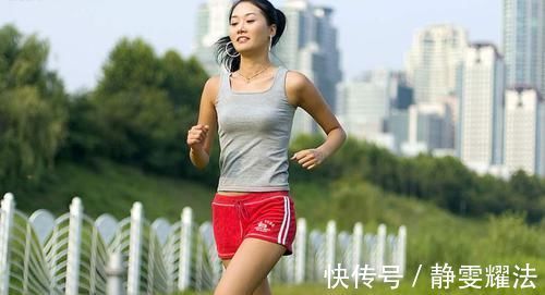 延缓衰老|女人坚持每天跑步半小时，3件好事可能“不请自来”，尝试一下