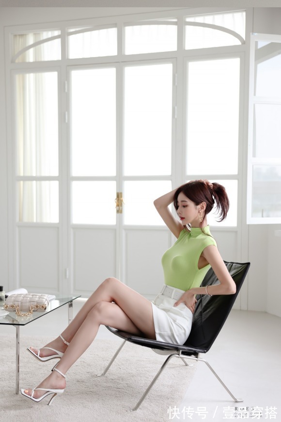 孙允珠|女神孙允珠高清时尚搭配:炫烁金绿简约都市丽人无袖裙